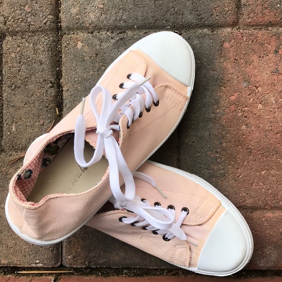 Wet seal Sneakers - Picture 7 of 8